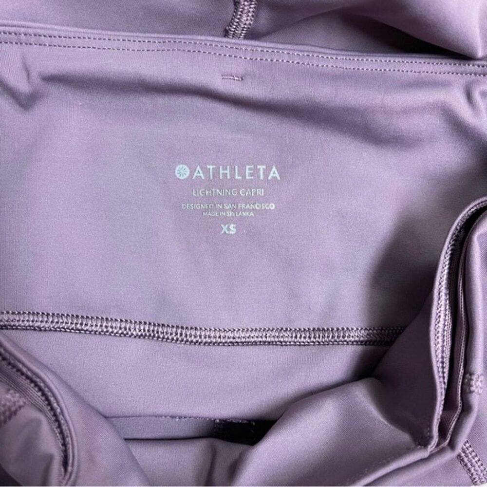 Athleta Leggings Women's Size Extra Small Volcanic Violet Lightning Pocket Capri - Picture 9 of 10